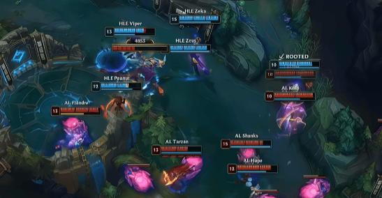 LOL总决赛精彩对决，游戏带你体验策略