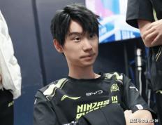 Doinb带3位LOL选手(shǒu)打dota2，被对方虐泉，還(hái)被嘲讽是(shì)人機(jī)