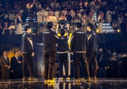 Chovy接(jiē)班LOL第一人！连夺两座国际赛冠(guān)军，加冕世(shì)界第一中單(dān)