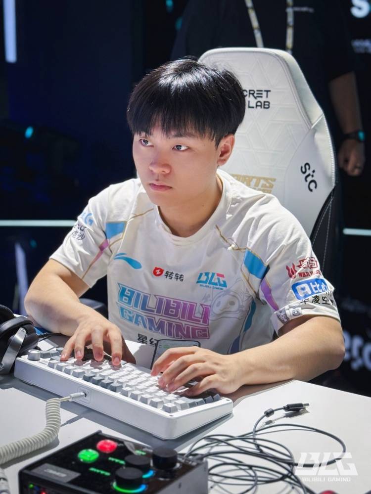 【7.16】电競(jìng)游戏前沿资讯:LOL美测服更新、Xiaoxu离队、Lele、JiaQi恢复自由人、飛(fēi)牡蛎戰(zhàn)队喊(hǎn)话HLE