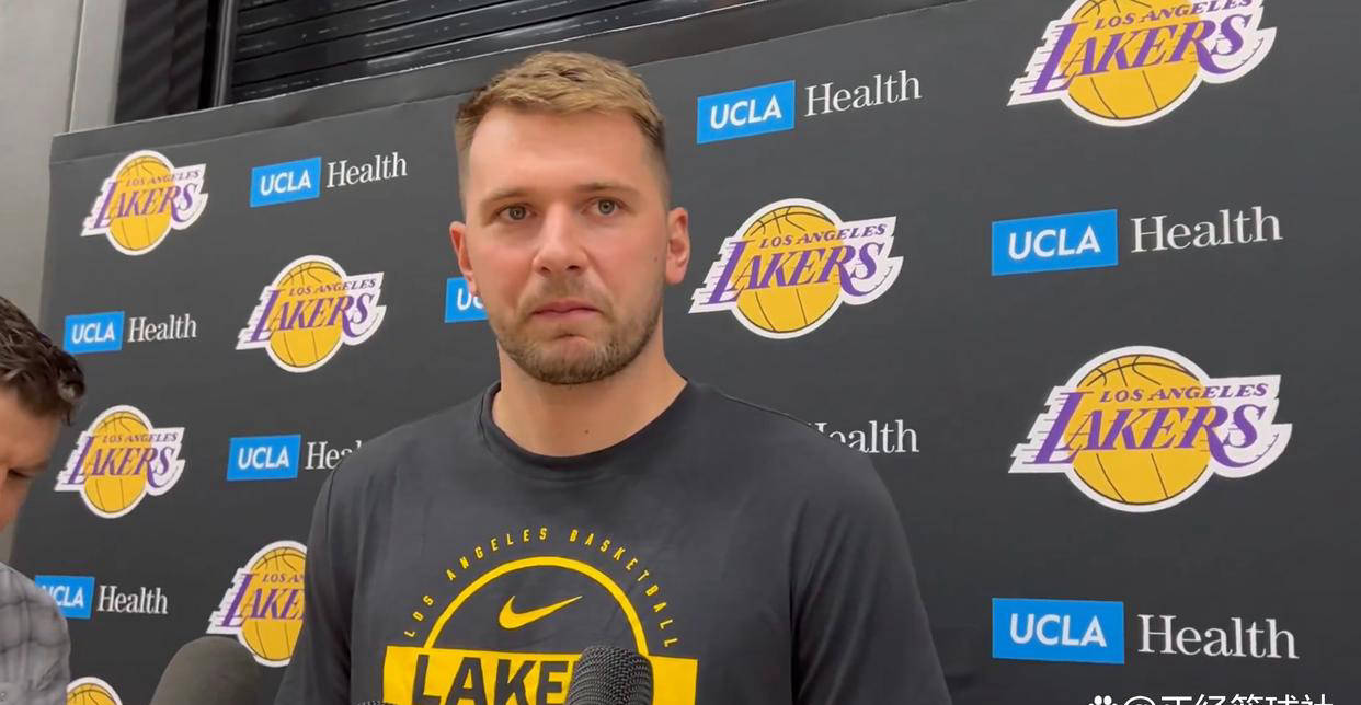 东契奇领袖风范!季前赛冠军心态