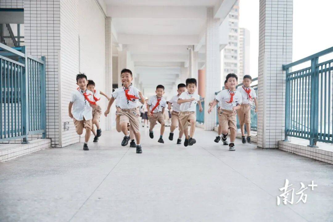 多图直击!惠州开学“名场面”→