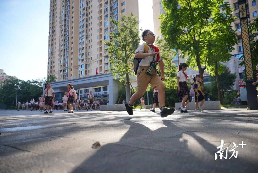 多图直击!惠州开学“名场面”→