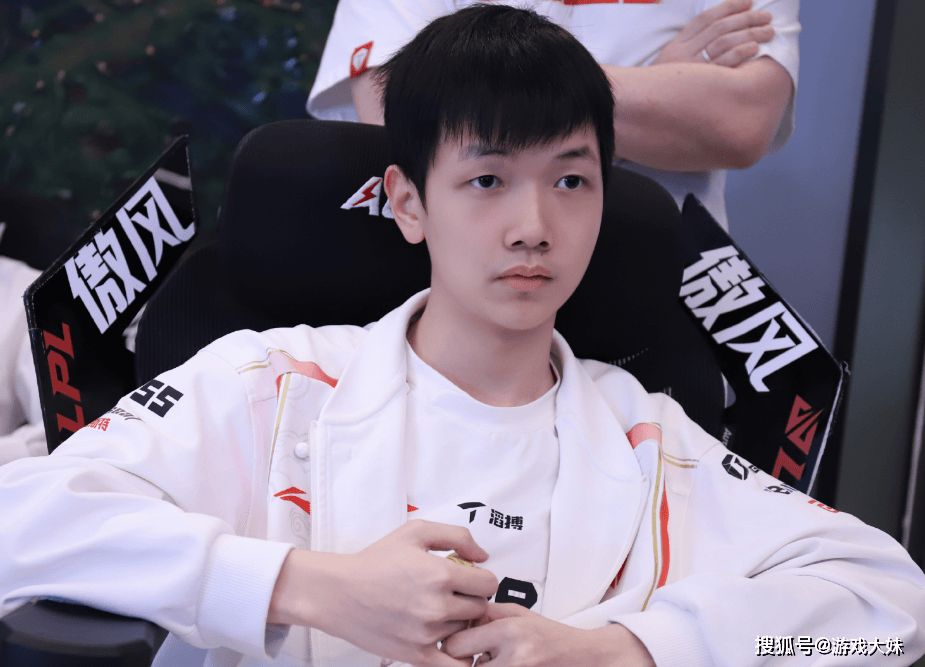 解说米(mǐ)勒说出(chū)LPL困境，中(zhōng)單(dān)选手出(chū)现严重(zhòng)断档，新(xīn)生代实力都很菜