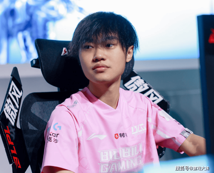 解说米(mǐ)勒说出(chū)LPL困境，中(zhōng)單(dān)选手出(chū)现严重(zhòng)断档，新(xīn)生代实力都很菜