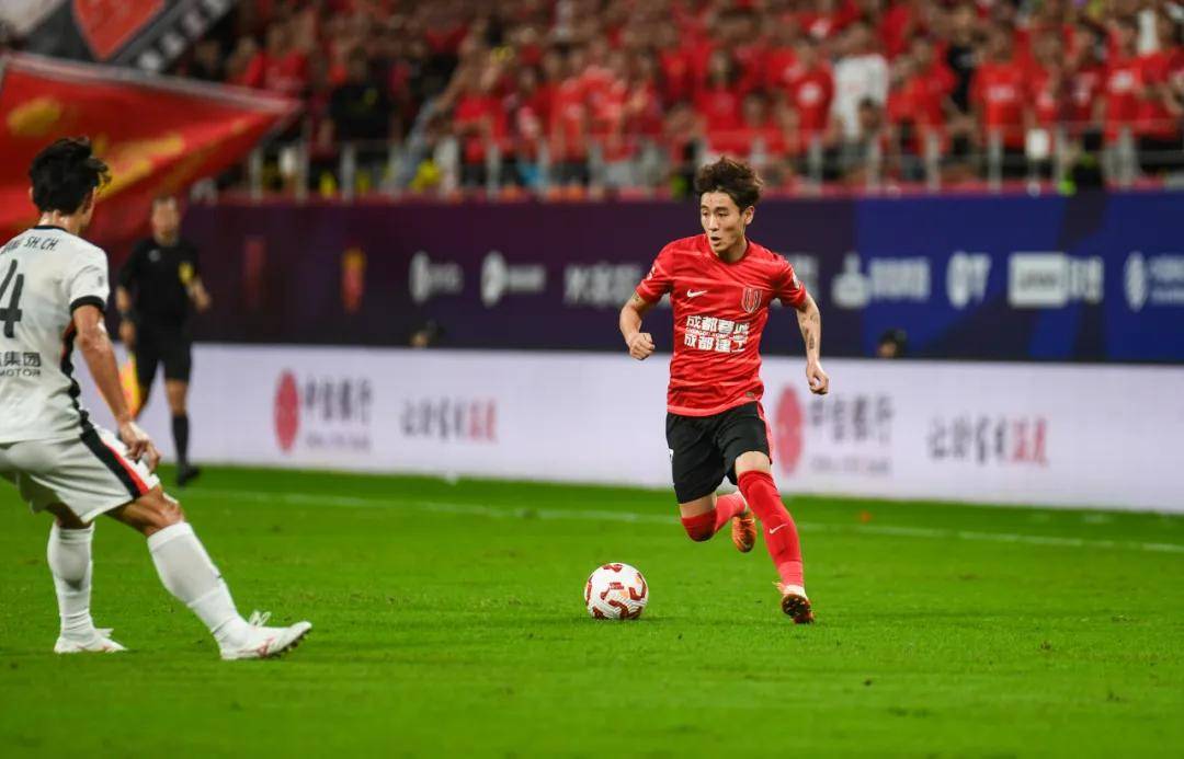 榜首大战,胜!成(chéng)都蓉城登顶