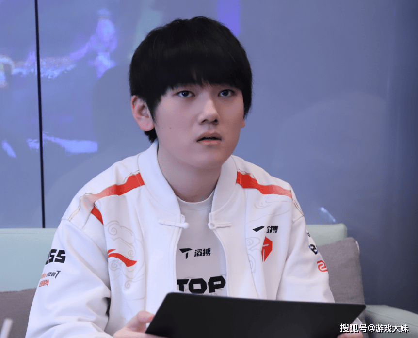 LOL皮肤投票排行,只有一款冠军皮肤进入前100,看到就能想到IG