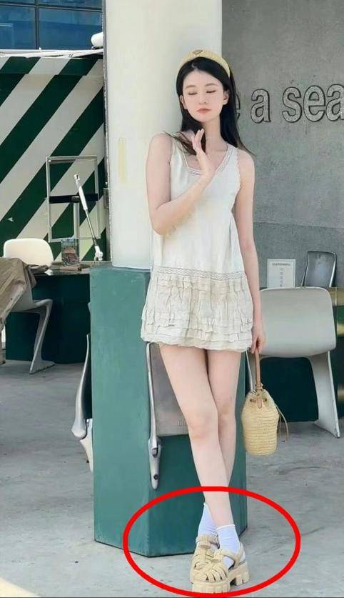 天呐!乔欣這(zhè)波操作太秀(xiù)了(le),500亿豪(háo)门?秘密結(jié)婚(hūn)?這(zhè)是要上天!