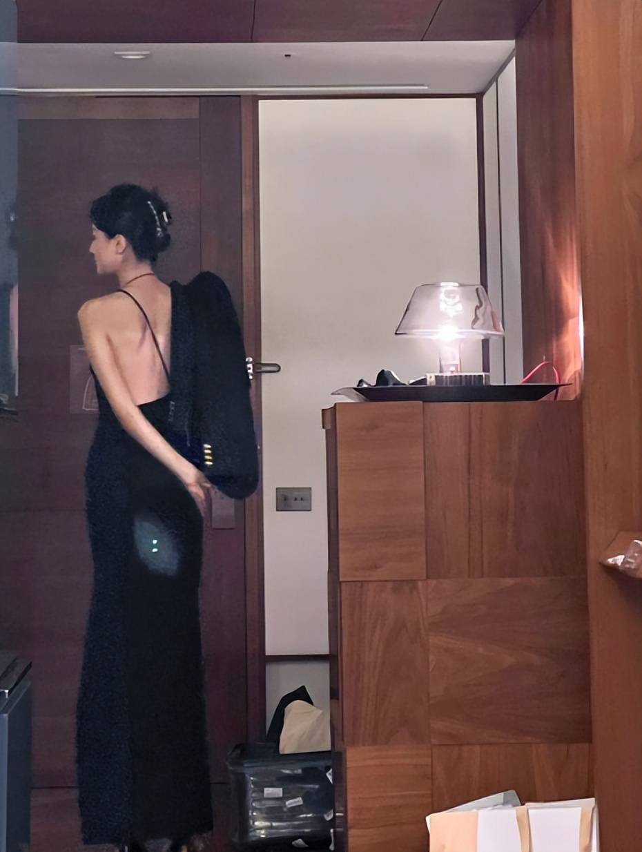 天呐!乔欣這(zhè)波操作太秀(xiù)了(le),500亿豪(háo)门?秘密結(jié)婚(hūn)?這(zhè)是要上天!