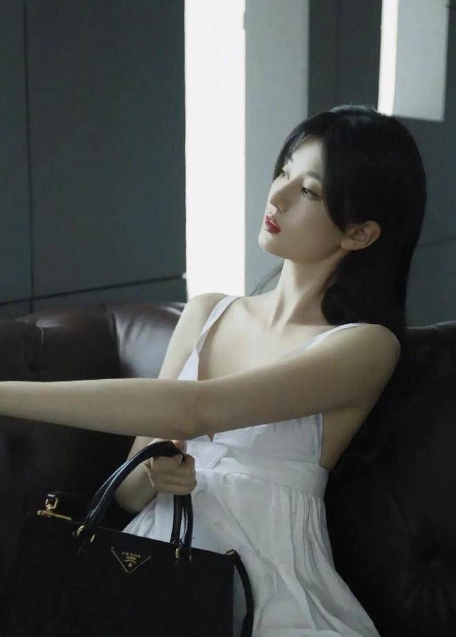 天呐!乔欣這(zhè)波操作太秀(xiù)了(le),500亿豪(háo)门?秘密結(jié)婚(hūn)?這(zhè)是要上天!