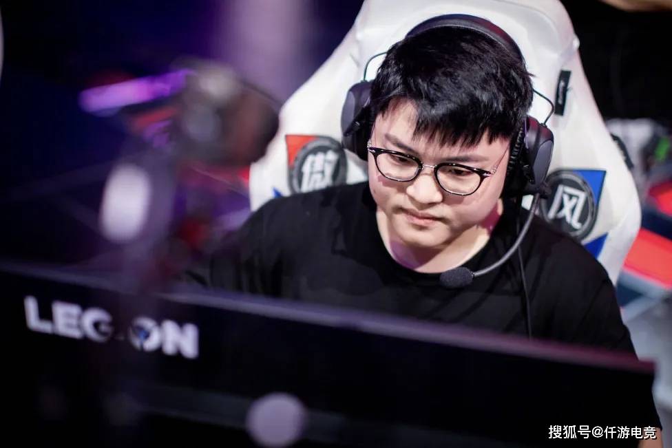LOL:前LPL解说质疑UZI入选名人堂内幕!Cryin谈BLG世界赛夺冠