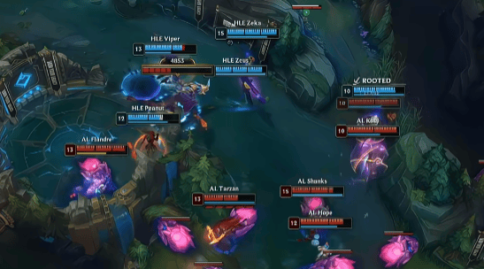 LOL总决赛精彩对决,游戏带你体验策略