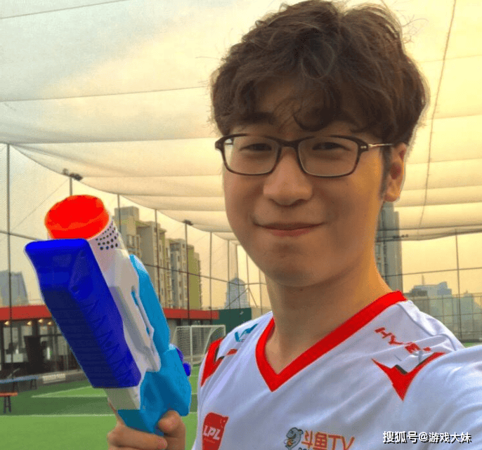 LPL终于涨工资了,王多多曝光如今解说工资,管泽元收入最高