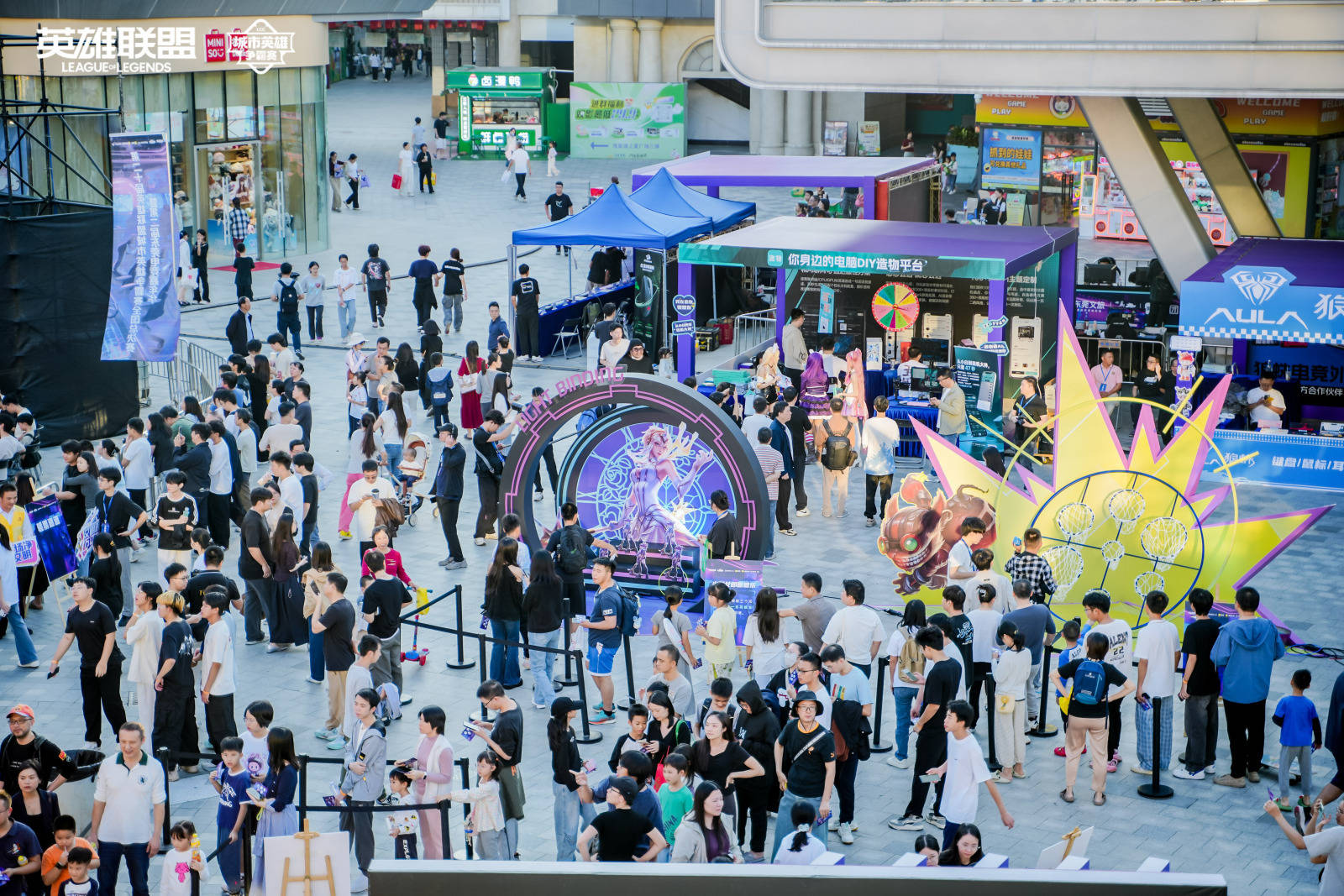 LOL城(chéng)市英雄争霸賽(sài)全国总决賽(sài)万江启幕(mù)，首日(rì)两強(qiáng)诞生