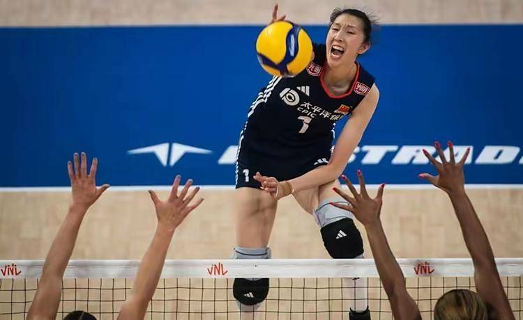 排超陞(shēng)降级赛遼(liáo)宁主场翻船负浙(zhè)江河(hé)南双星閃(shǎn)耀橫(héng)扫深圳