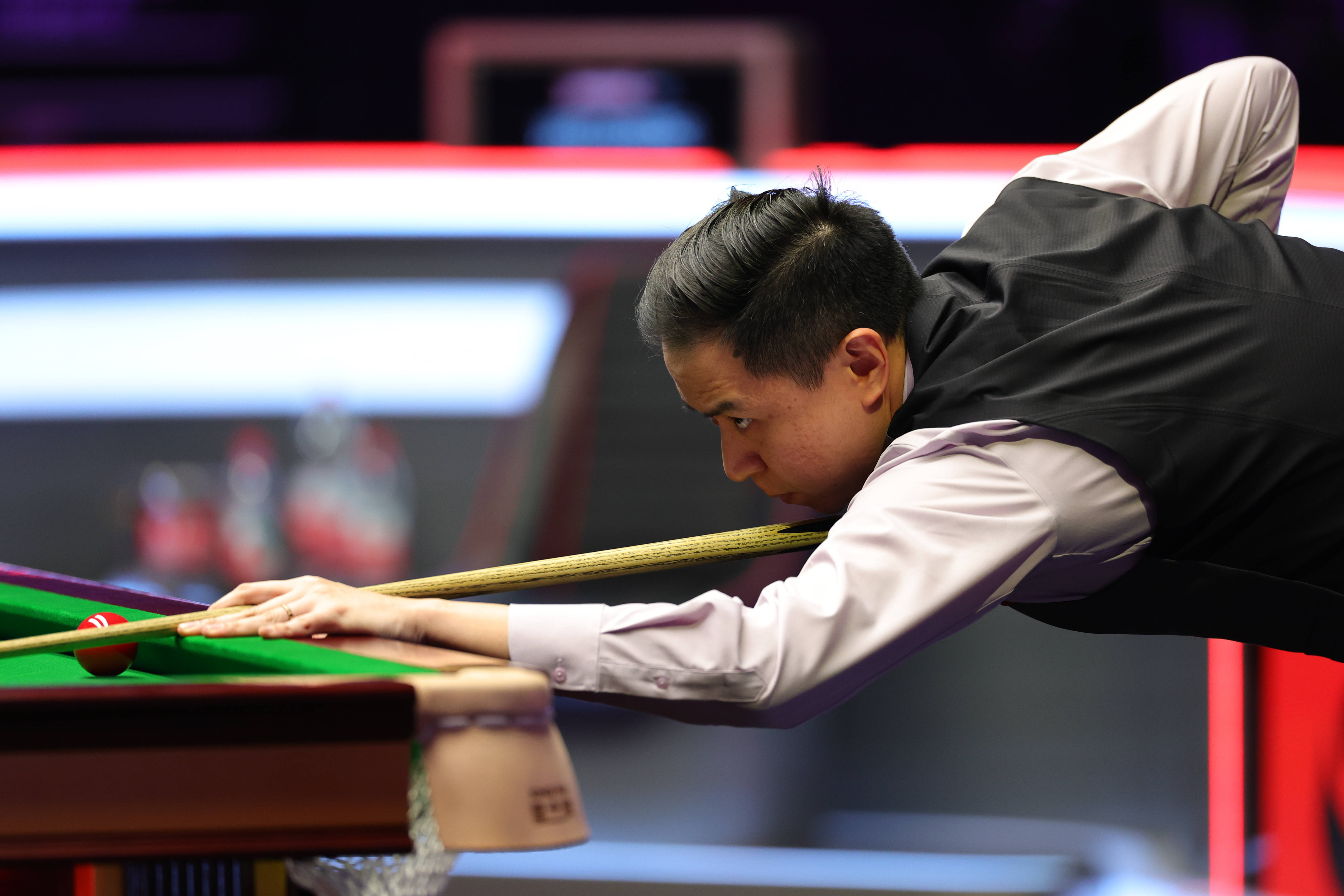 斯诺克大师赛：吴宜泽、肖国栋晋级八强